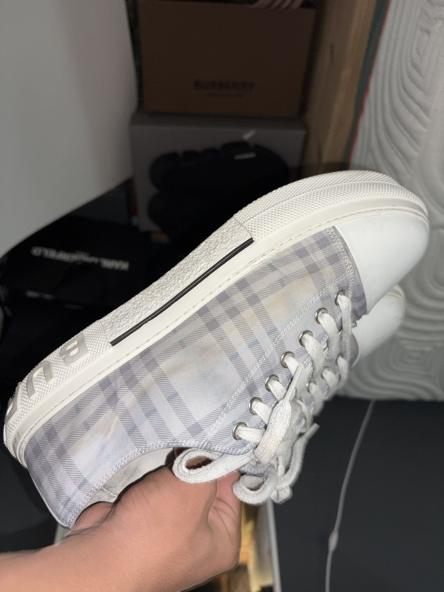 Burberry White Size 9.5-10 Box And All 