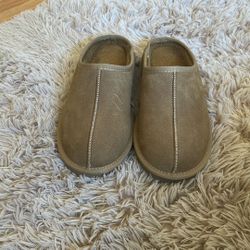 Ugg Type Slides Size 9-9.5