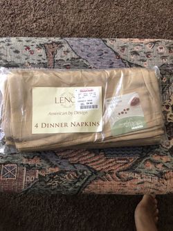 Lenox 4 dinner napkins