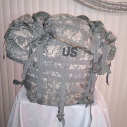 Genuine US ARMY MOLLE ii Rucksack + Pouches.