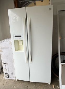 Free working refrigerator; pick up