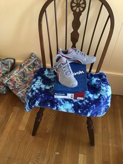 Sneakers Reebok size 8 new flat grey pink white classic women