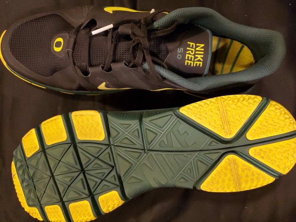 Oregon Ducks Player Issue Men Size 12.5 Nike Free 5.0