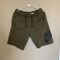 Men Nike Club Alumni French Terry Olive Green Shorts Small. Used Good Condition.