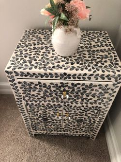NIGHT TABLE