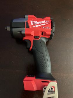 Milwaukee M18 Fuel 1/2” Mid Torque Impact Wrench