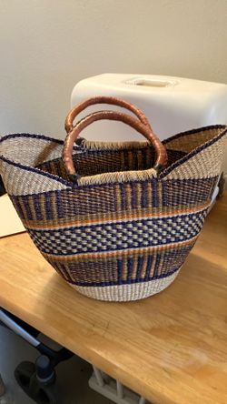 Woven hand bag