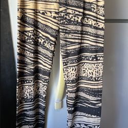 NEW Small And Medium Leggings SALE Any 3 Leggings $5. 🍀