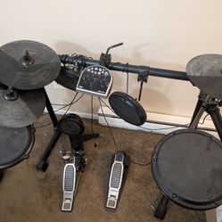 Alesis DM6  Drum Kit