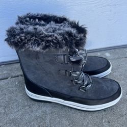 SNOW BOOTS SIZE 10