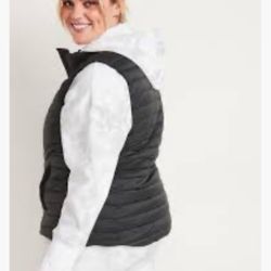 Old Navy Active Lightweight Puffer Vest - Women's Large New With Tags