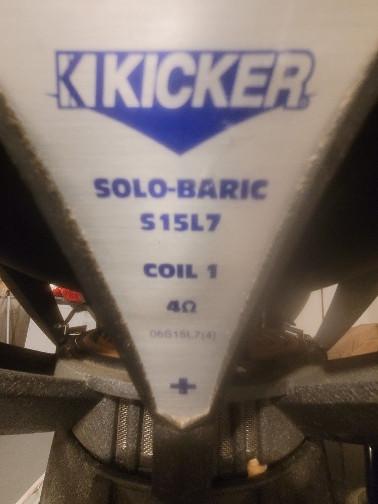 15" Kicker L7 Solobaric with a Box