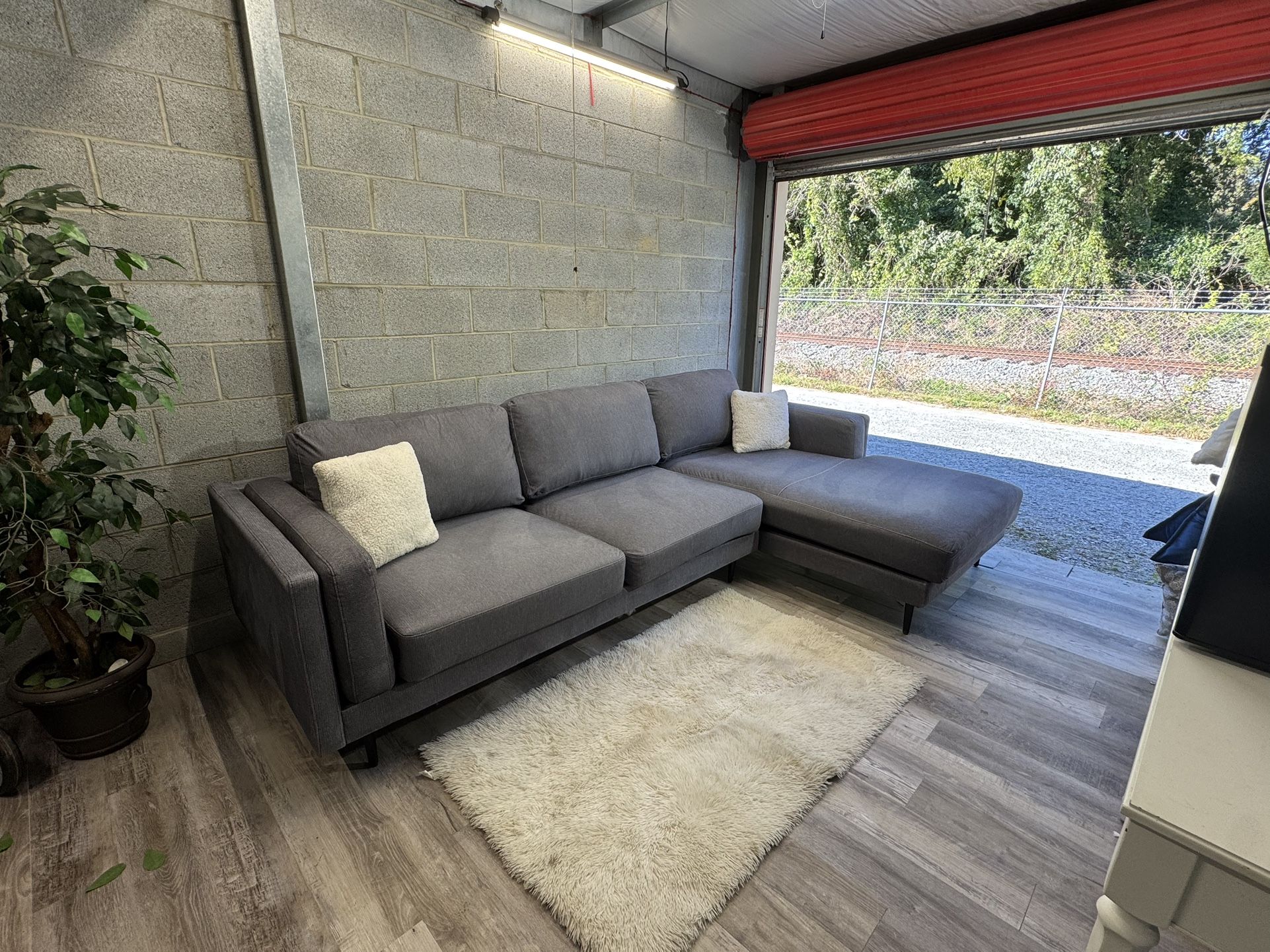 (Delivery) Gray Sectional Sofa / Couch With Chaise 