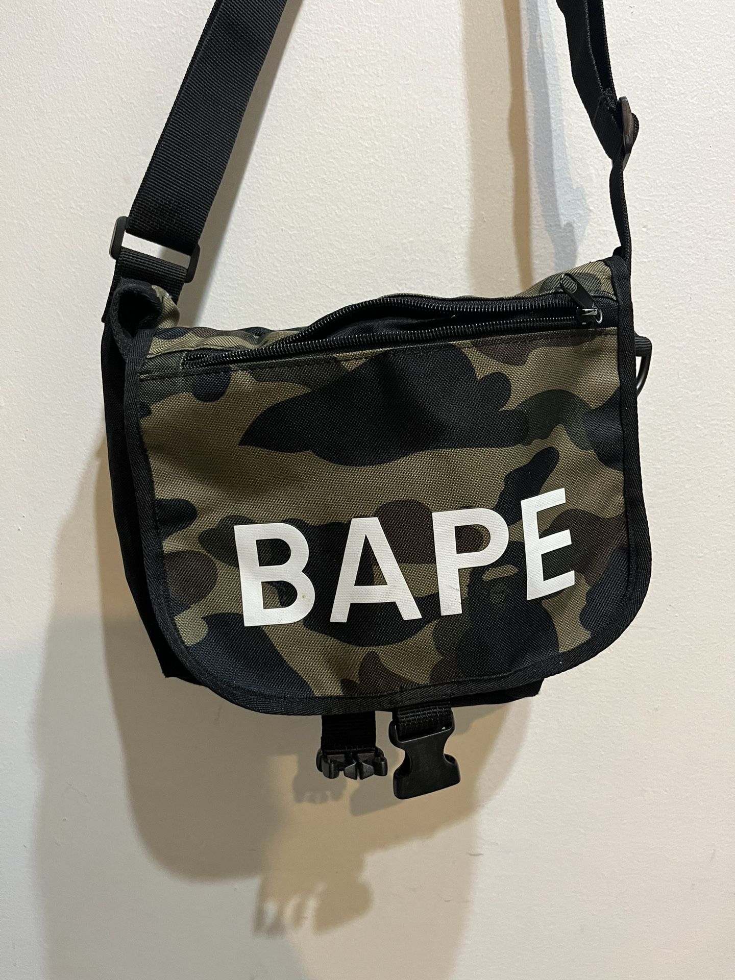 BAPE Duffle Black Camo Carry On Travel Gym Bag Ds New for Sale in Chicago,  IL - OfferUp