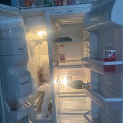 Refrigerator 