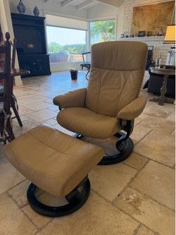 Stressless reclining chair & foot rest