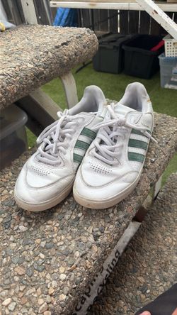Adidas TYSHAWN size 10