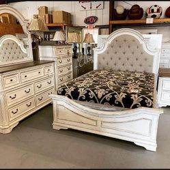 Realyn Two Tone Upholstered Panel Bedroom Set
Ashley Furniture$10 Down payment,financing and Delivery Available