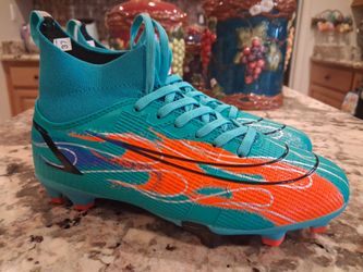 Womens size 9 soccer cleats