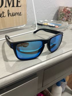 0akley Holbrook XL Sunglasses Blue Mirror Lenses
