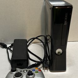 Xbox 360 Video Game Console + Extras