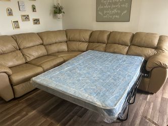 Leather sectional w/pull out bed