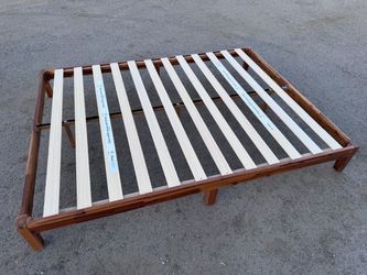 Queen size Zinus wooden platform bed frame