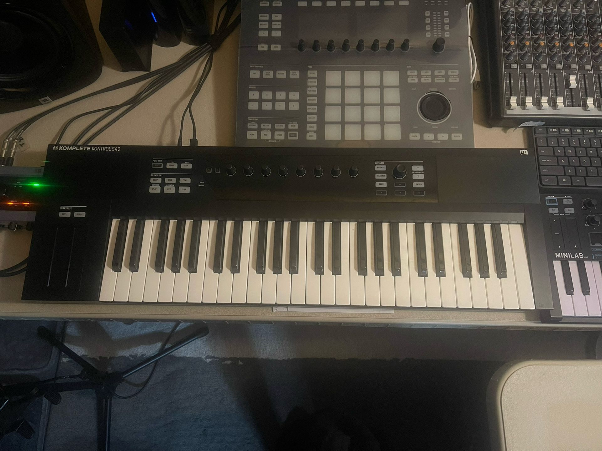 Pro-Grade Komplete Kontrol S49 – Studio Ready!