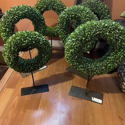 Christmas Wreath Size  15 And 18 Inches