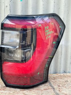 2018 2019 2020 2021 FORD EXPEDITION RIGHT TAIL LIGHT OEM USED 8/26