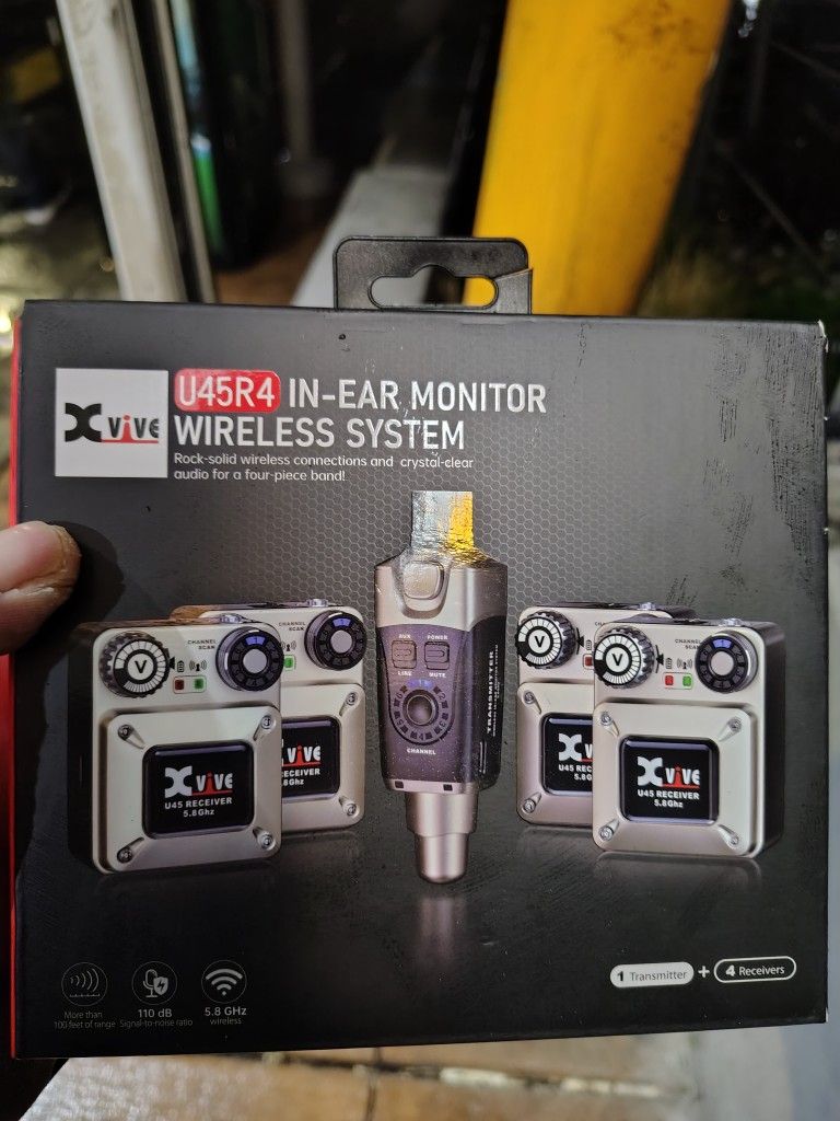 Xvive U45R4 4 Players Band In-Ear Wireless Monitor System