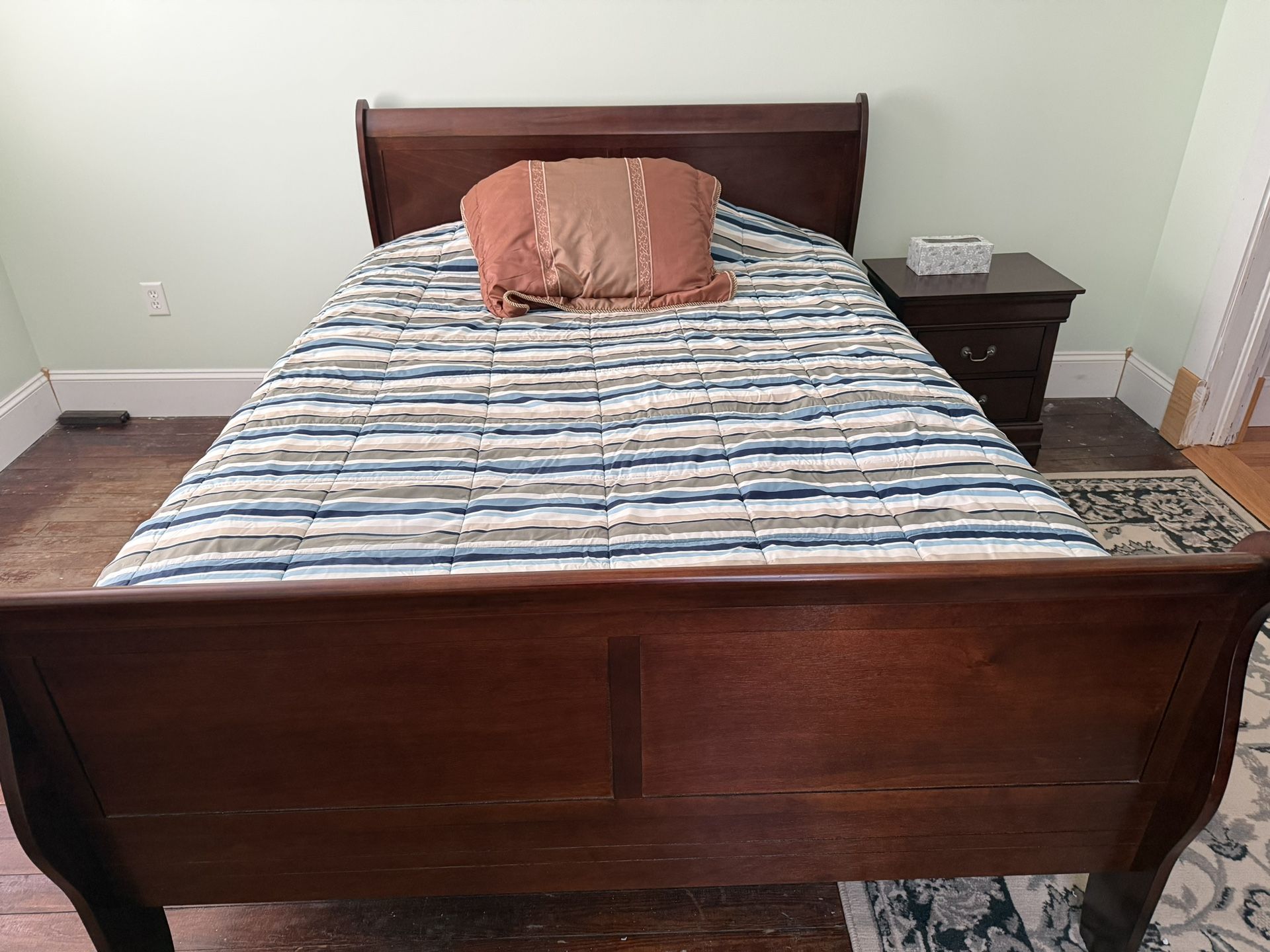 Queen Bedroom Set – Must Go Today