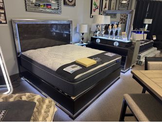Stunning luxury bedroom set! Easy financing! 💙🏡❤️
