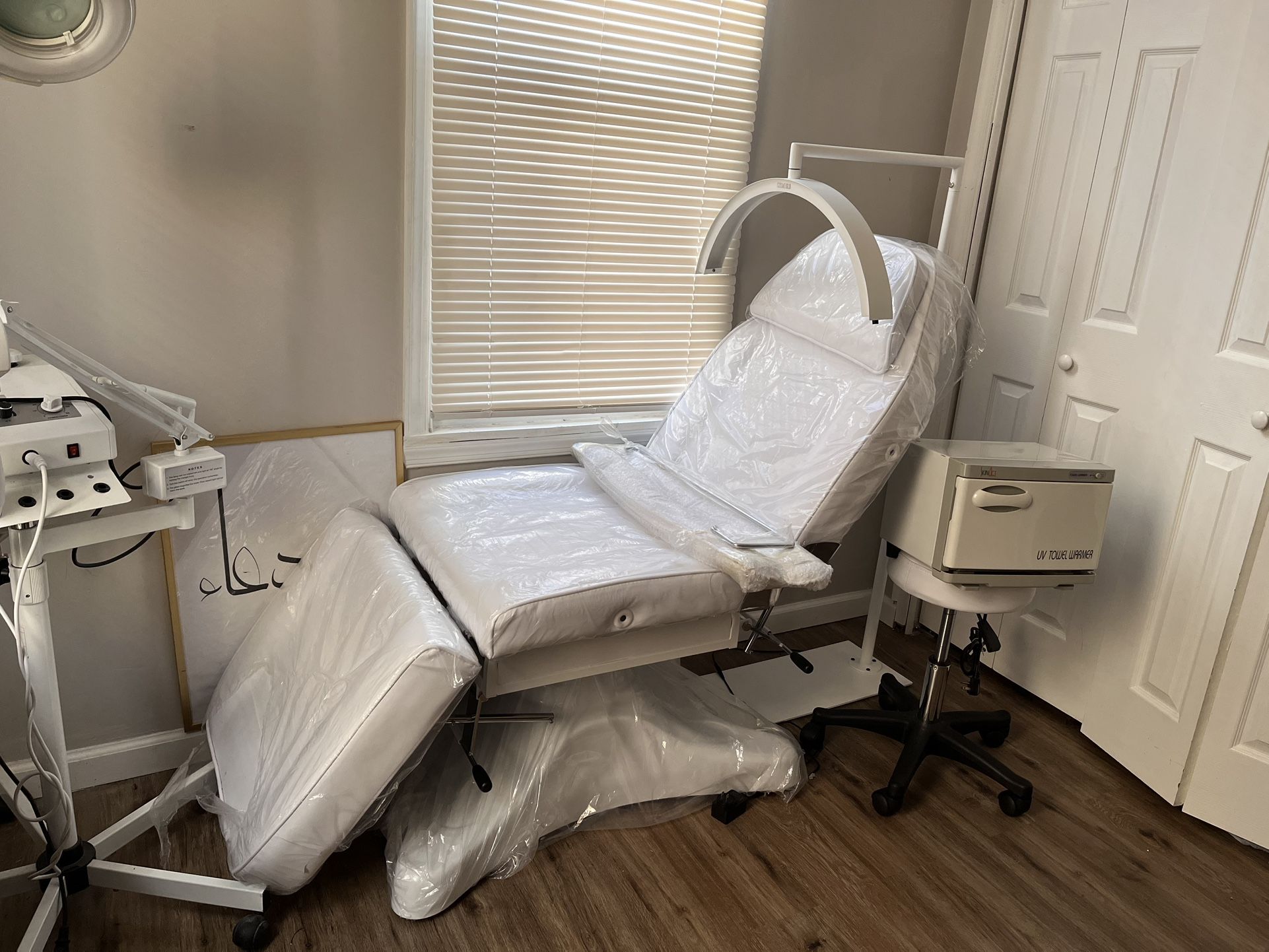 Spa Table And Equipment