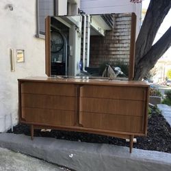 Mid-century Modern 1960s Walnut Dresser - 6 Drawers