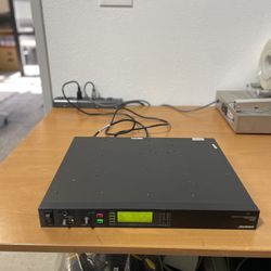 Shure UR4S Wireless Receiver With Audio Reference Companding W/ Power Cord 