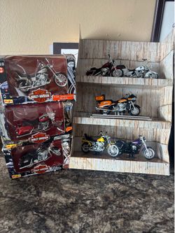 8 Maisto die cast Harley Davidson's