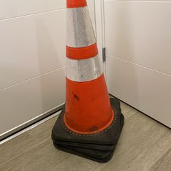 Used Industrial Traffic Cones 28” Reflective Heavy Duty Pvc Rubber Base