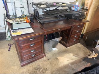Free Solid wood desk with lots of storage