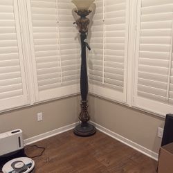 Lamp - Free But Doesn’t Work 