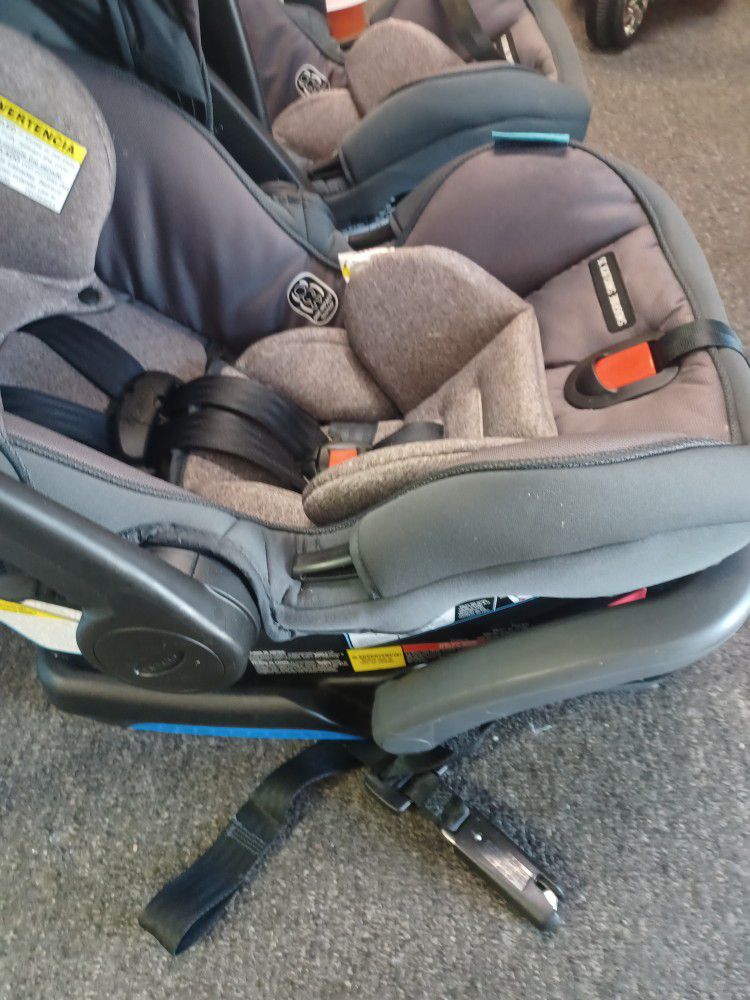 Graco Car Seat Snugride 35 with base 