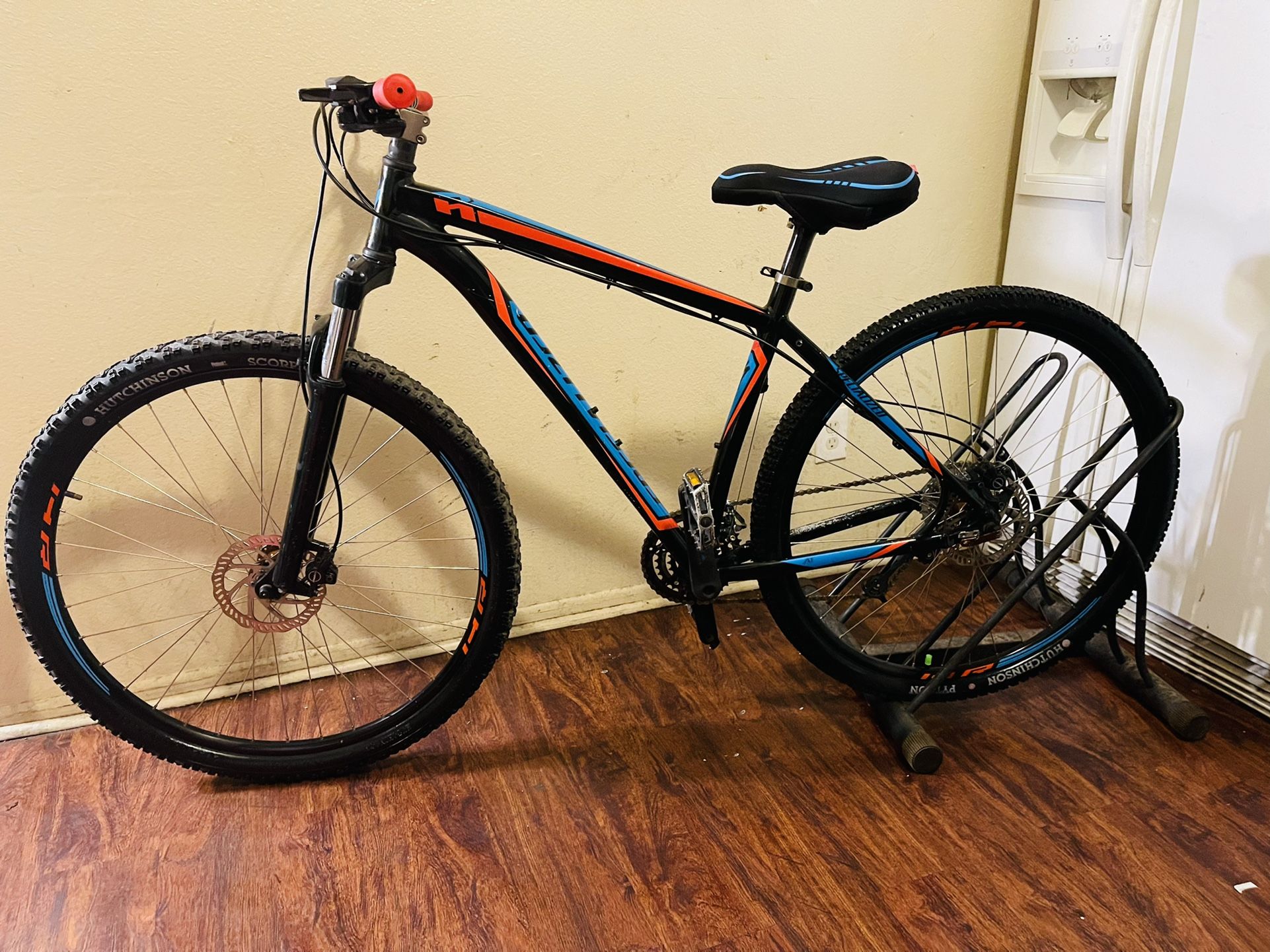 Specialized HardRock 29r Mountain Bike Like New 3x8 for Sale in