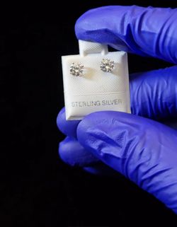 Italian 925 Sterling Silver 5mm VVSD SWAROVSKI Crystals Stud Earrings