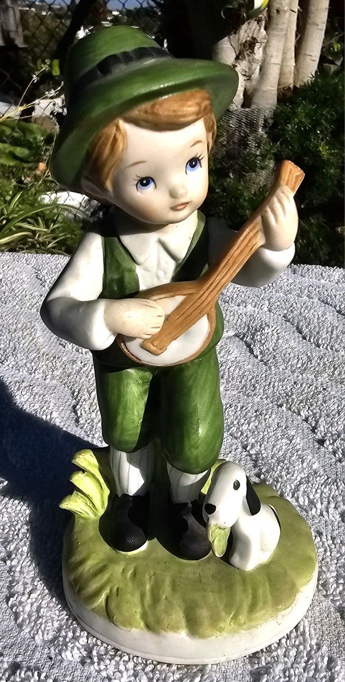 Vintage Porcelain Irish Boy With Banjo & Dog Figurine, 1984 Geo Z. Lefton.
Lefton China Hand painted!!!