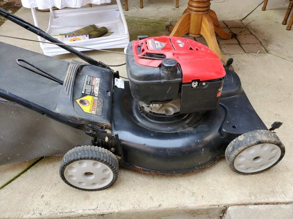 Troy built lawn mower with push assist gear. for Sale in Clovis, CA