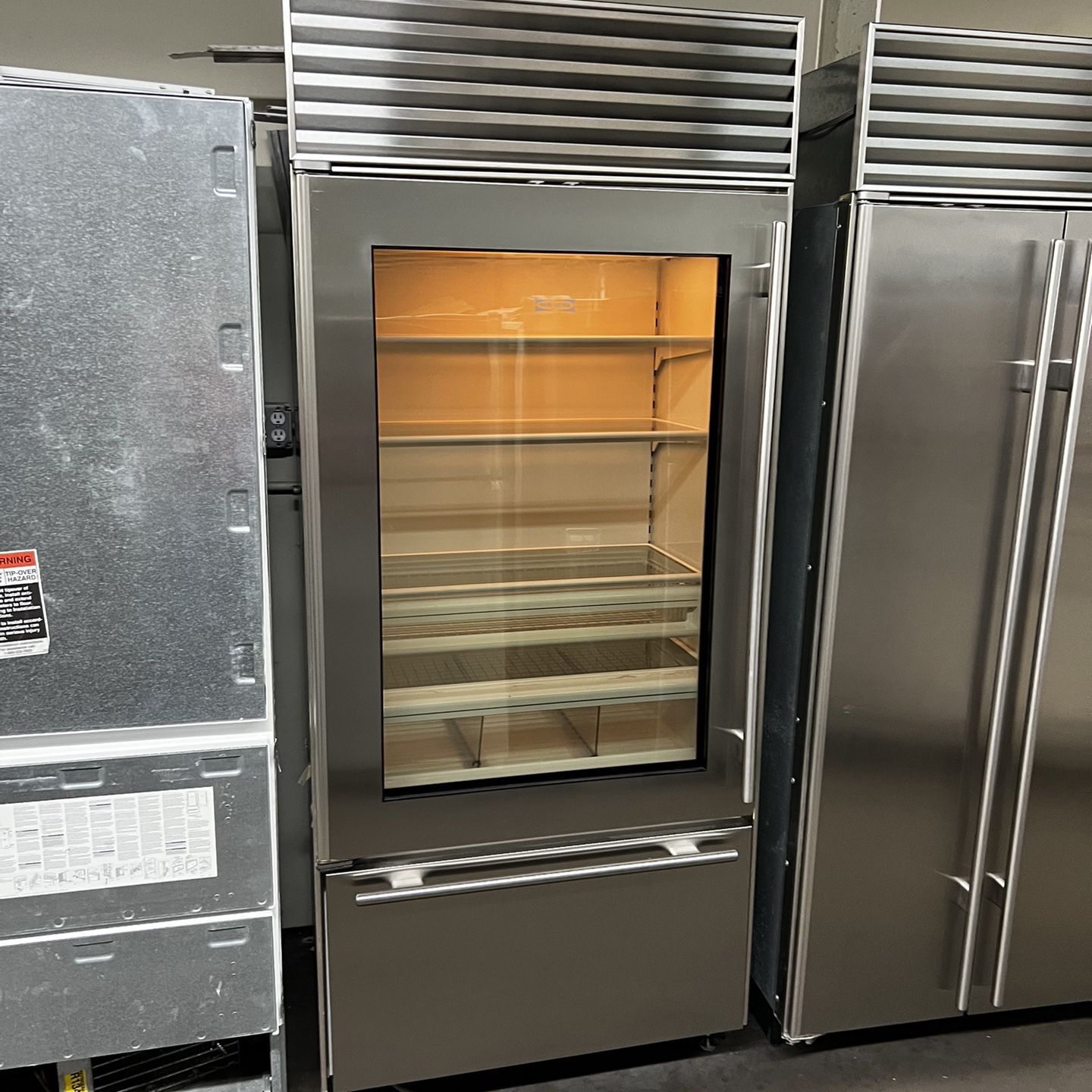 Sub Zero 36”Wide Built In Bottom Freezer Refrigerator With Glass View