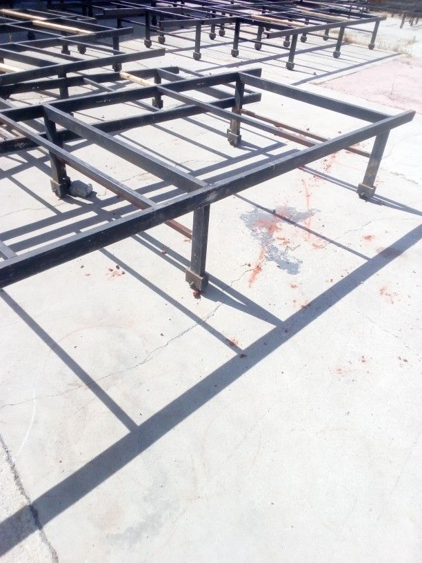 Metal Rollable Tables With Wheels