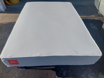 Boring Hybrid Twin Mattress – Like New