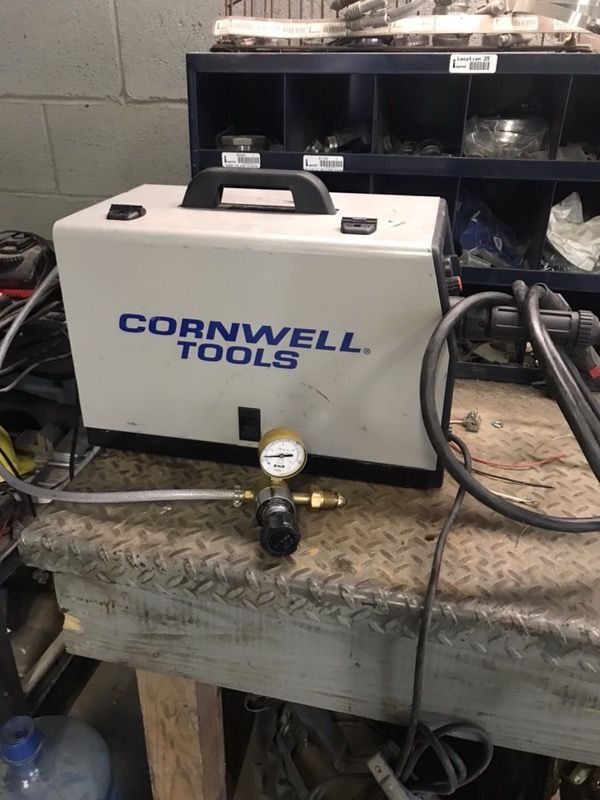 Mg 145 gas & gass less welder mig/aluminum/flux core plug into any outlet wall great condition