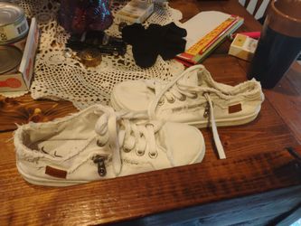 Women's sneakers / blow fish / white